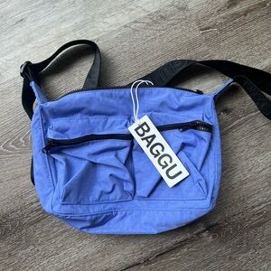 NWT Baggu Medium Cargo in Pansy Blue